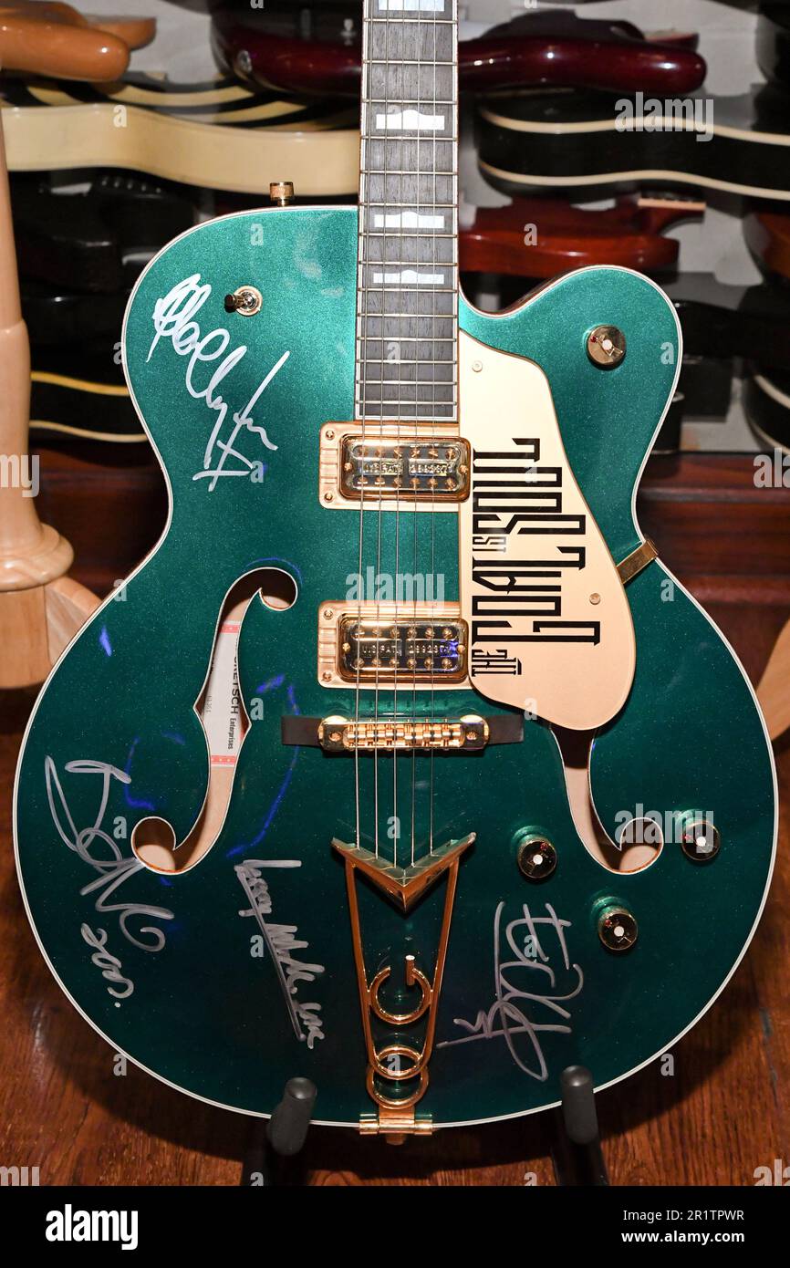 New York, USA. 15th May, 2023. U2: Bono Stage Played And Band Signed 2002 Gretsch Irish Falcon Guitar, est. $100,000-200,000, is previewed before auction at the Hard Rock Cafe in New York, NY on May 15, 2023. Julien's Auctions will present over 1,200 pieces of rock and roll history at 'Music Icons' auctions from May 19-21. (Photo by Efren Landaos/Sipa USA) Credit: Sipa USA/Alamy Live News Stock Photo
