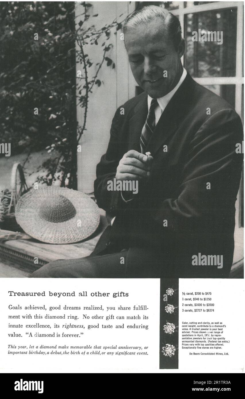 De Beers Diamond Rings advert in a Natgeo magazine, July 1958 Stock Photo