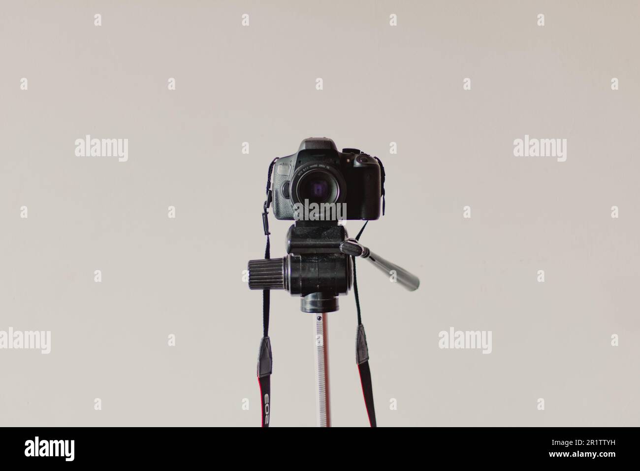 Tripod footage hi-res stock photography and images - Alamy