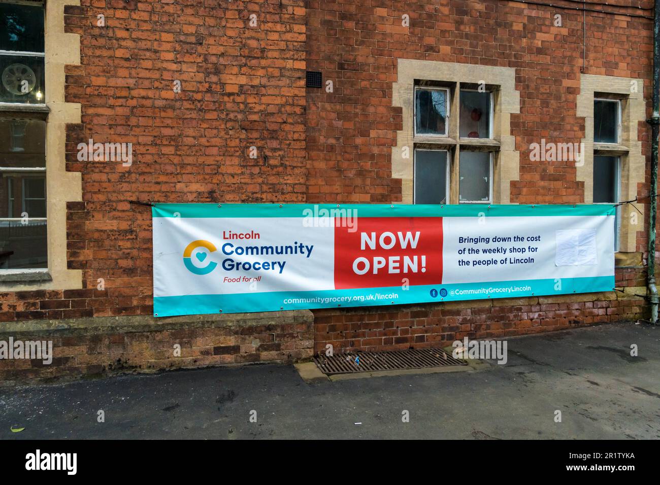 Banner advertising Lincoln Community Grocery shop now open, Beaumont Fee Lincoln city 2023 Stock Photo