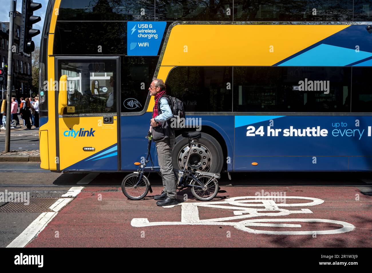 Bus stop edinburgh hires stock photography and images Alamy