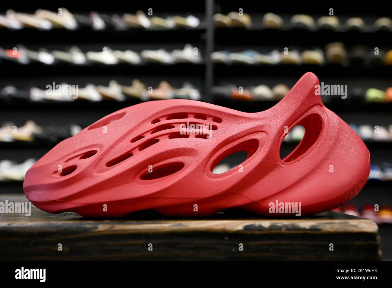 yeezy foam runner october 2020