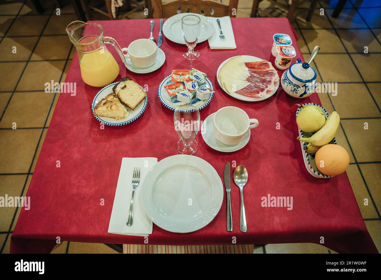 Formal meal table french hi-res stock photography and images - Alamy