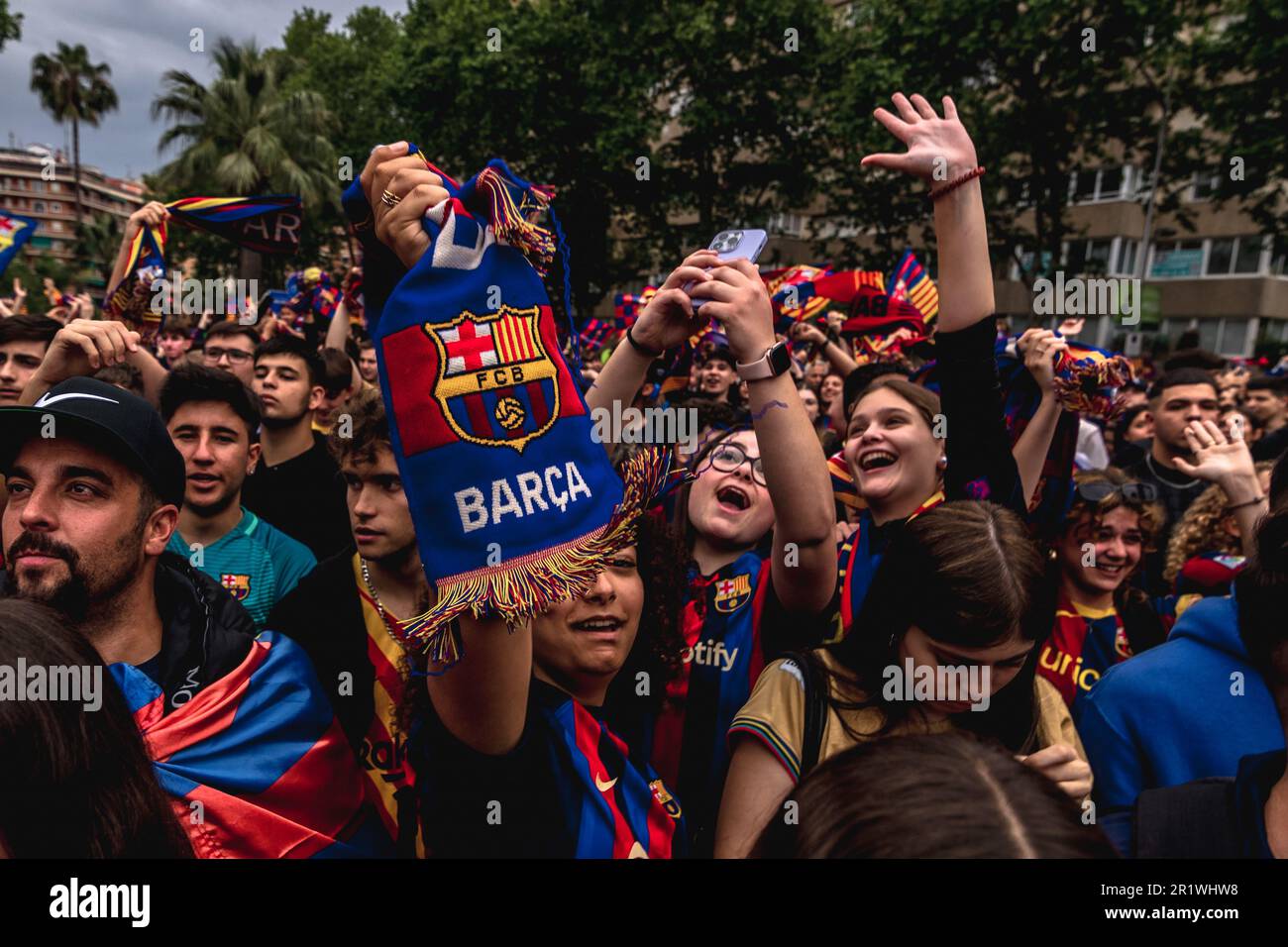 Barcelona, Spain. 15th May, 2023. Tens of thousands of shouting 'cules' crowd the streets to see FC Barcelona's open top bus victory parade after their male and female teams win the Spanish football league. Credit: Matthias Oesterle/Alamy Live News Stock Photo