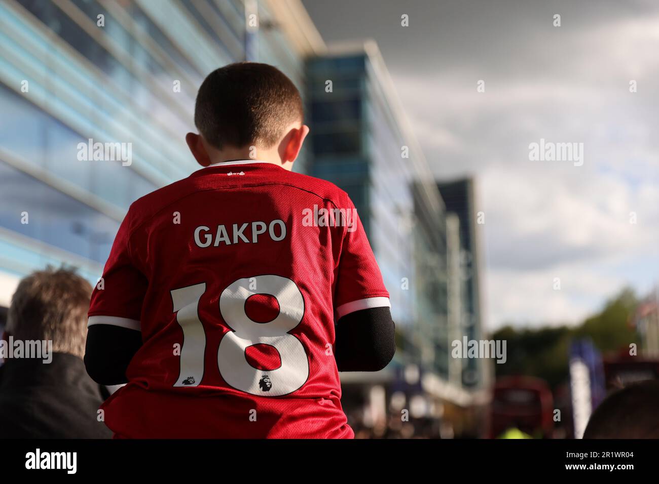 Liverpool shirt hi res stock photography and images Alamy