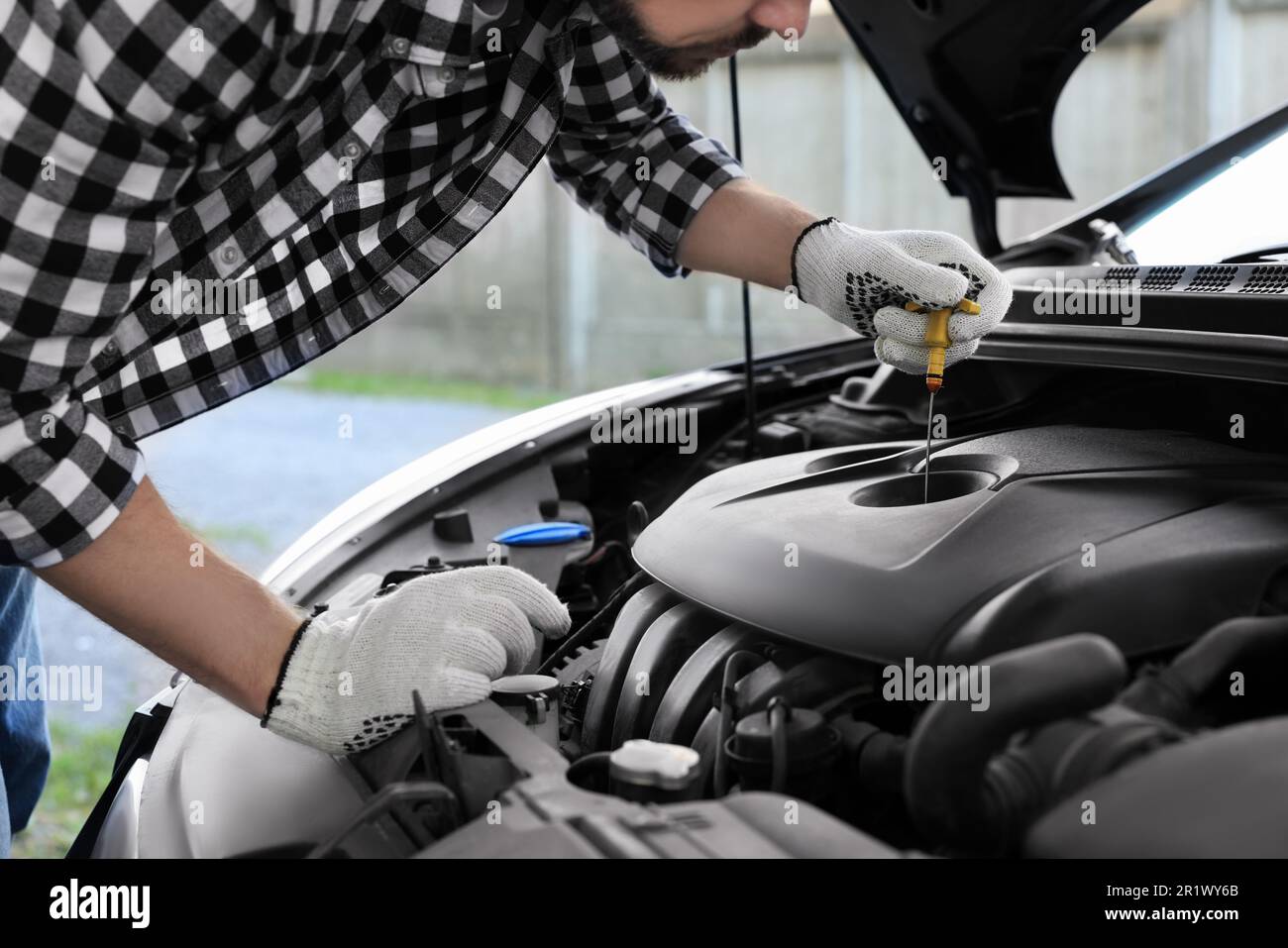Check transmission fluid level hi-res stock photography and images - Alamy