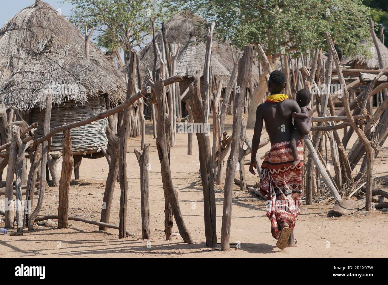 Karo tribe hi-res stock photography and images - Alamy