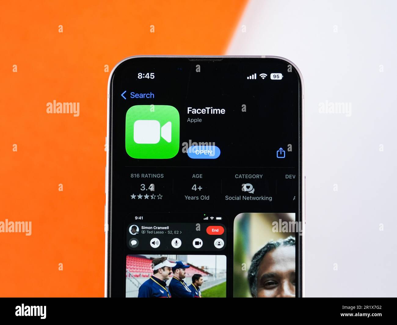 Incoming call iphone screen hi-res stock photography and images - Alamy