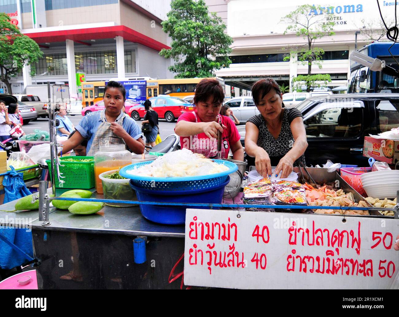 A street food vendor selling mixed catfish salad and mixed seafood with vermicelli. Ratchadamri Road, Bangkok, Thailand. Stock Photo