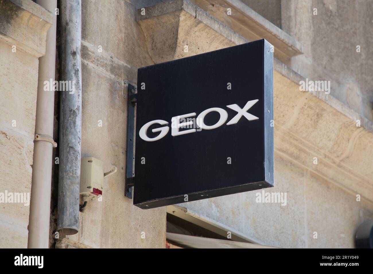 Bordeaux , Aquitaine France - 09 2023 : Geox shoes store sign text and shop brand logo wall facade for Italian clothes entrance Stock Photo - Alamy