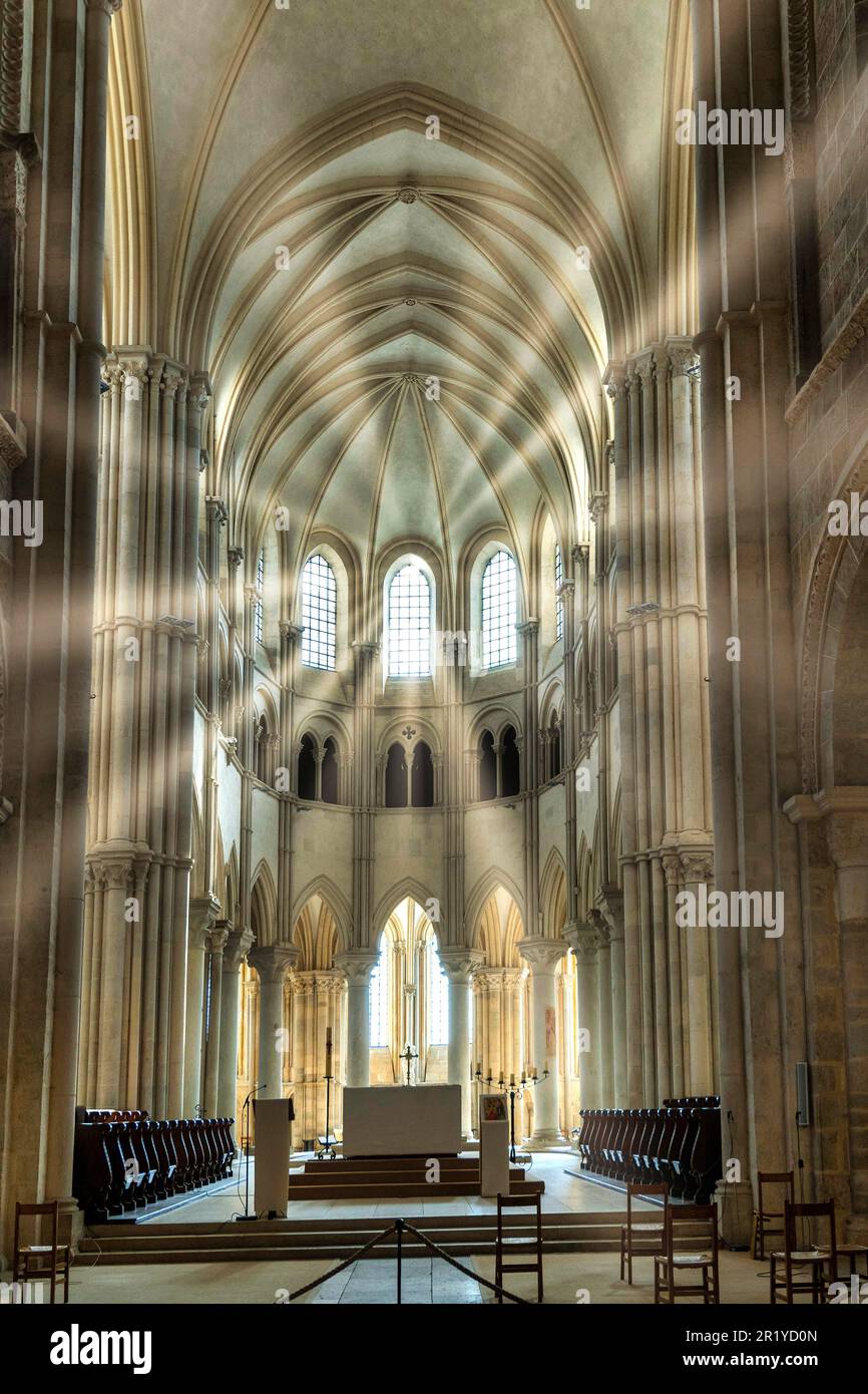 Vezelay. Basilica of Sainte Mary-Magdalene. The nave,18 meters high. Unesco World Heritage. Yonne department. Bourgogne Franche Comte. France Stock Photo