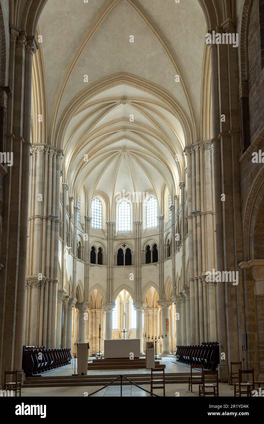 Vezelay. Basilica of Sainte Mary-Magdalene. The nave,18 meters high. Unesco World Heritage. Yonne department. Bourgogne Franche Comte. France Stock Photo