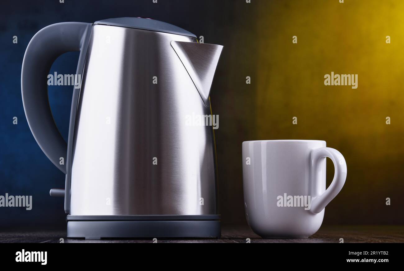 https://c8.alamy.com/comp/2R1YTB2/stainless-steel-electric-cordless-kettle-of-one-litre-capacity-2R1YTB2.jpg