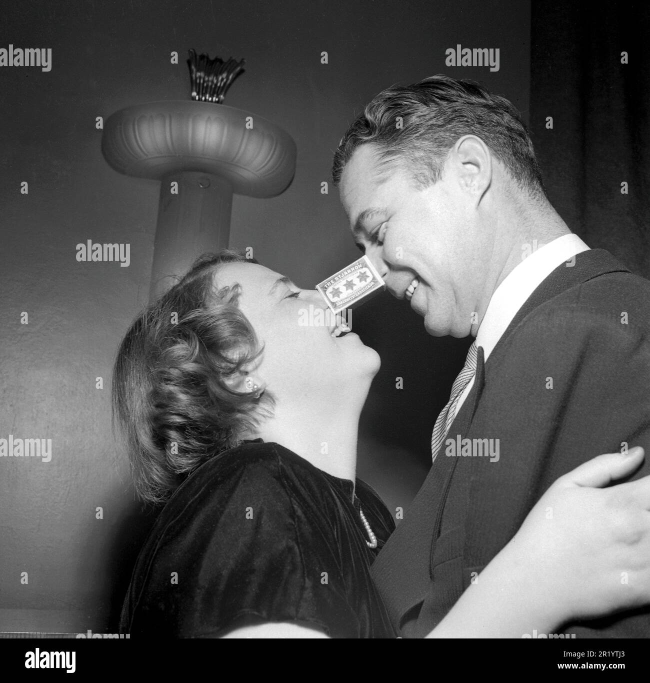 Funny couple 1950's hi-res stock photography and images - Alamy, image size:1300x1365