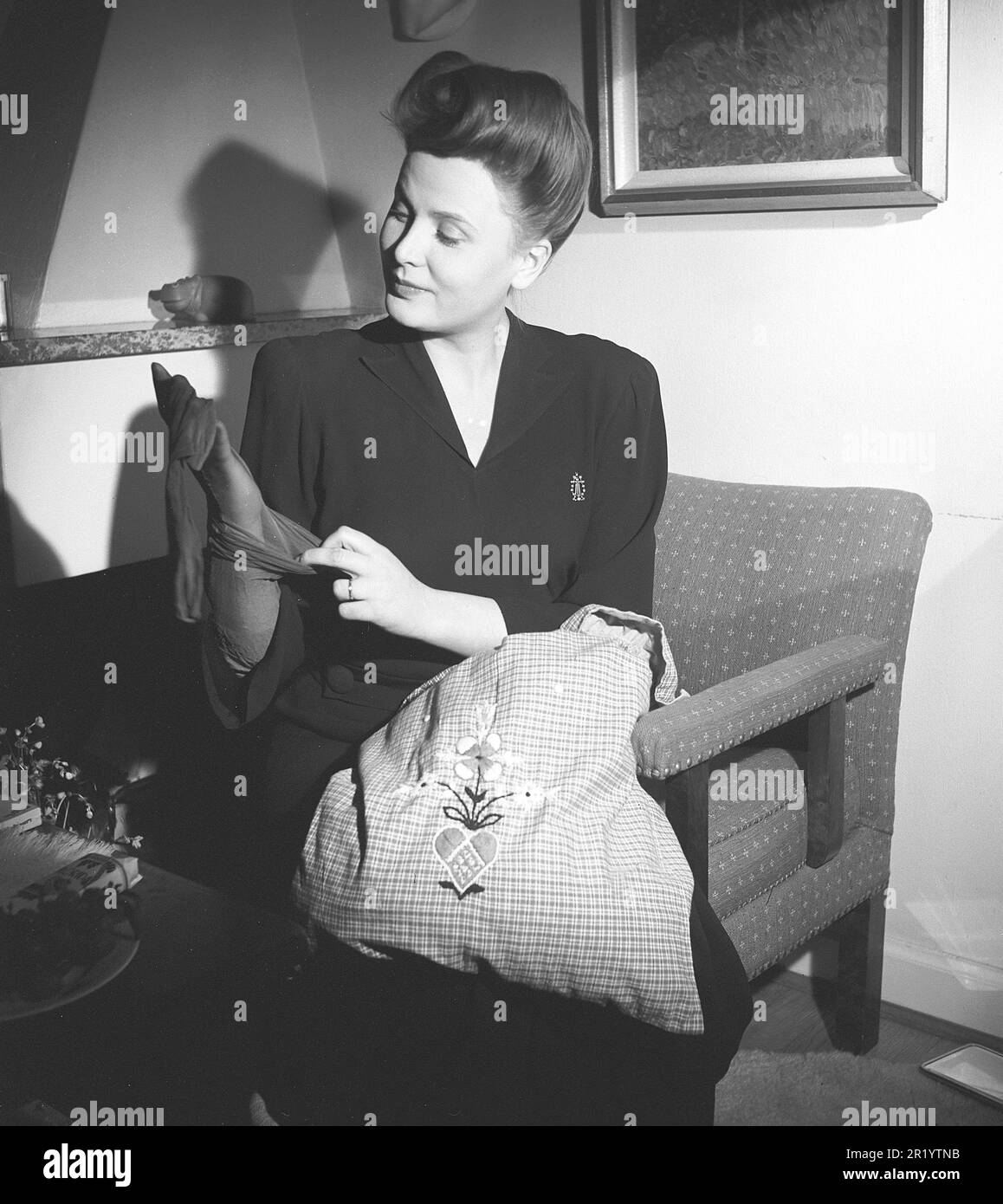 Nylon stockings in 1940s Black and White Stock Photos & Images Alamy