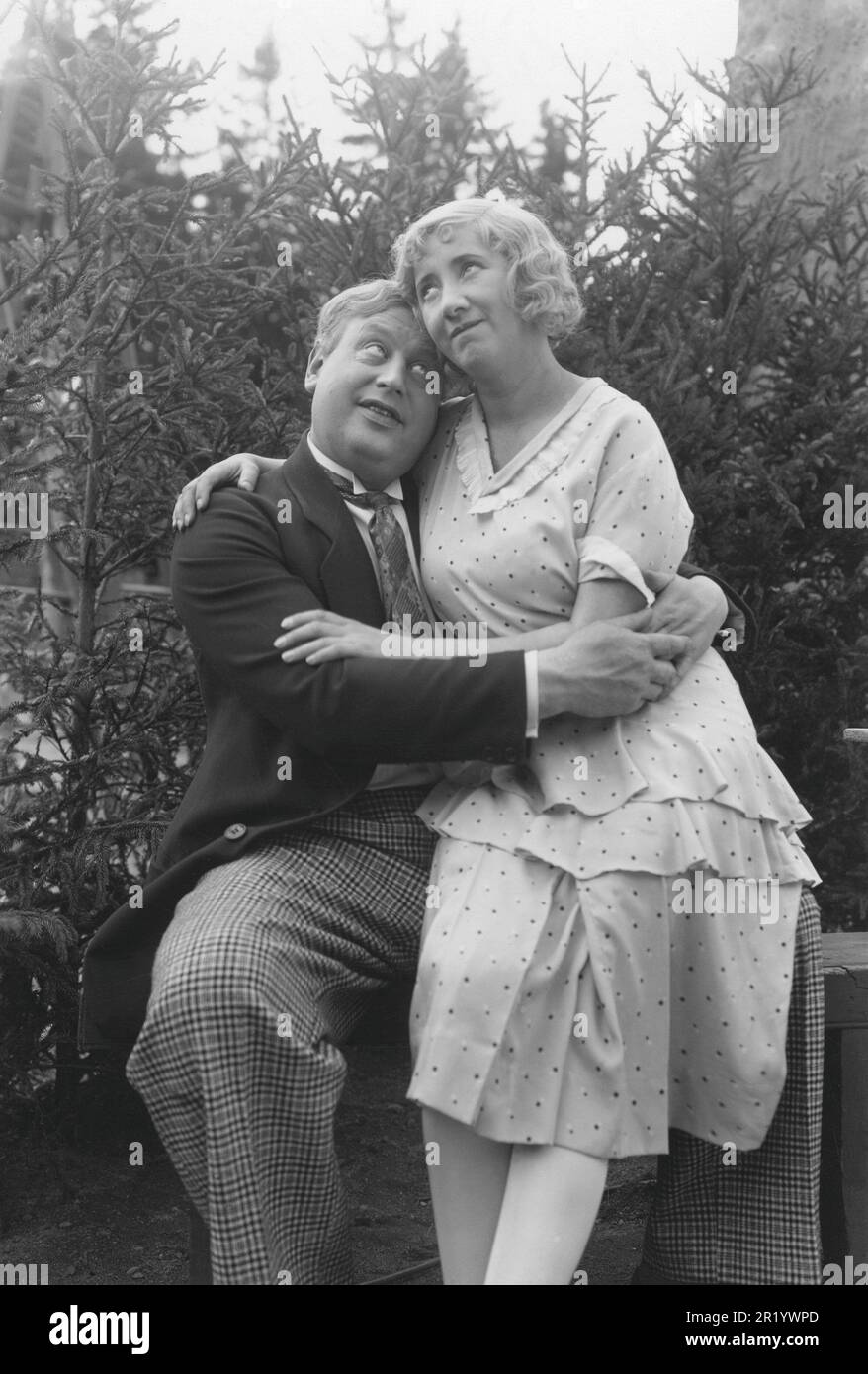 Love in the 1930s. A couple and where she sits on his lap and they are hugging each other tenderly. They are actors Thor Modéen and Rut Holm during the filming of 'Augustas lilla felsteg' 1933. Stock Photo