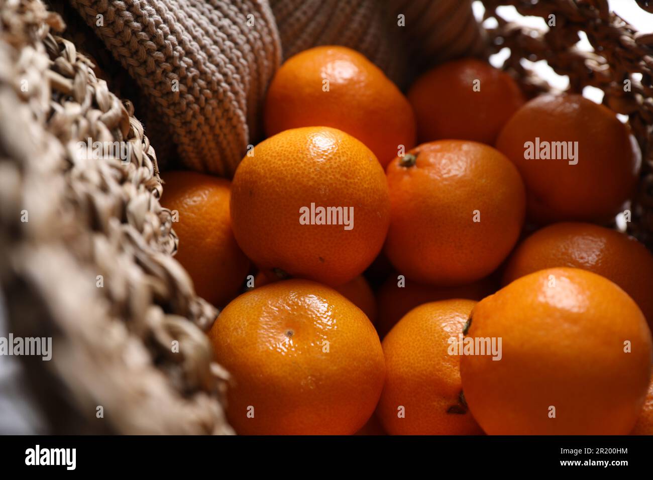 Net bag with many fresh ripe tangerines, closeup Stock Photo - Alamy