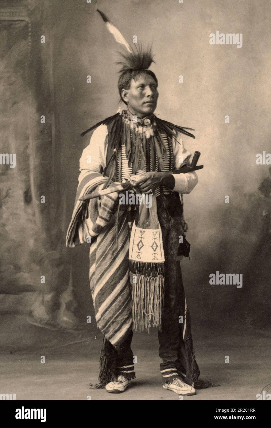 Little Bear, Chief of the Arapahoe, after a painting by F.A.Rinehart, 1899, Historic, digitally restored reproduction of an original from the period  /  Little Bear, Häuptling der Arapahoe, nach einem Bild von F.A.Rinehart, 1899, Historisch, digital restaurierte Reproduktion einer Vorlage aus der damaligen Zeit Stock Photo