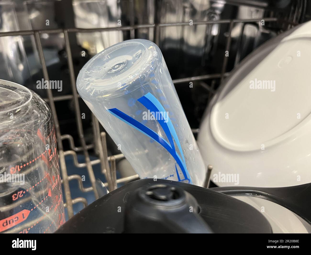 https://c8.alamy.com/comp/2R20B8E/usa-21st-nov-2022-high-angle-shot-of-an-upside-down-dr-browns-natural-flow-baby-bottle-a-glass-measuring-cup-a-plate-and-a-blender-lid-resting-on-a-dishwashing-machine-rack-lafayette-california-november-21-2022-photo-courtesy-sftm-photo-by-gadosipa-usa-credit-sipa-usaalamy-live-news-2R20B8E.jpg