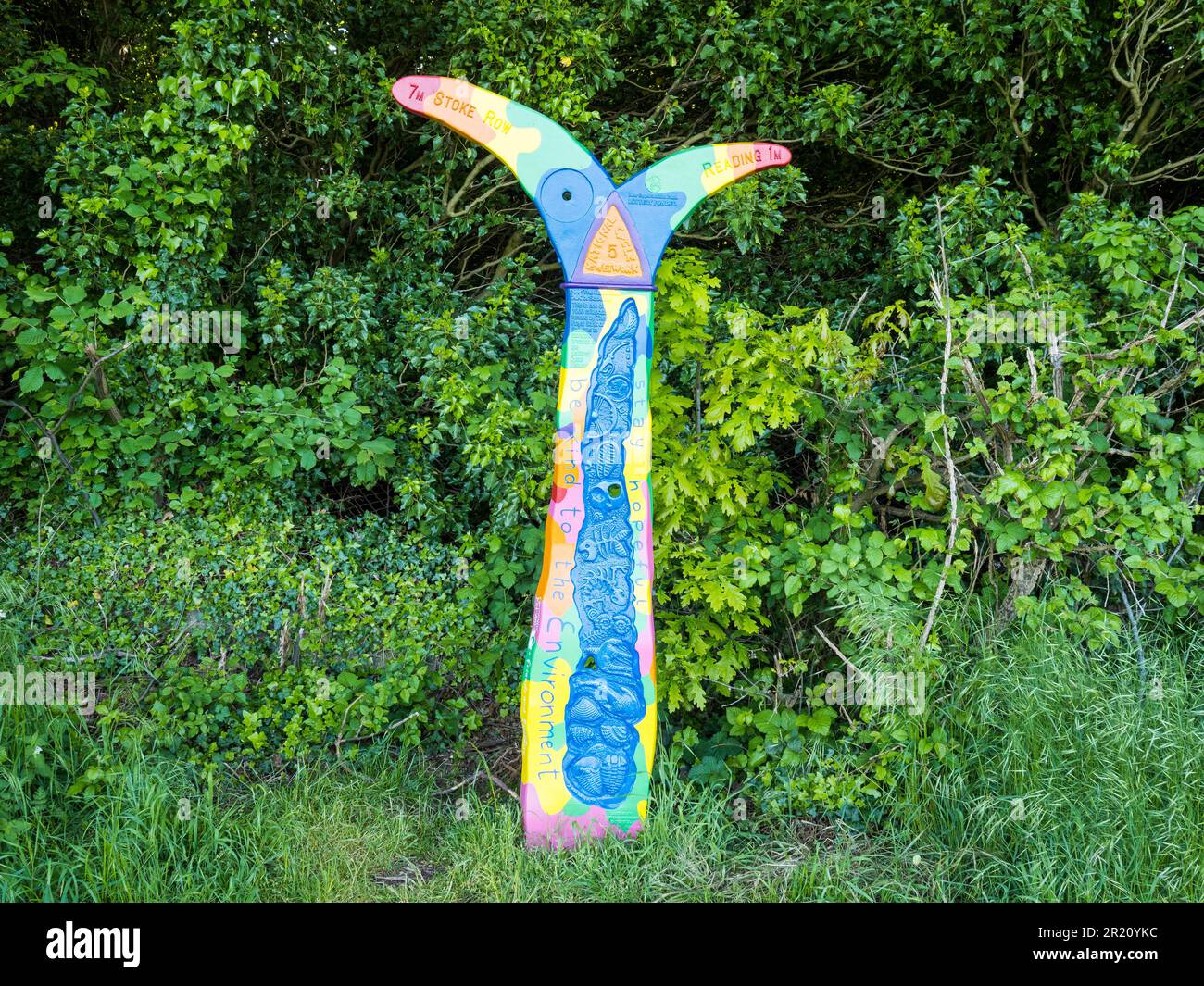 Colourful Cycling Route Sign, Route 5, Balmore Walk, Caversham, Reading, Berkshire, England, UK, GB. Stock Photo