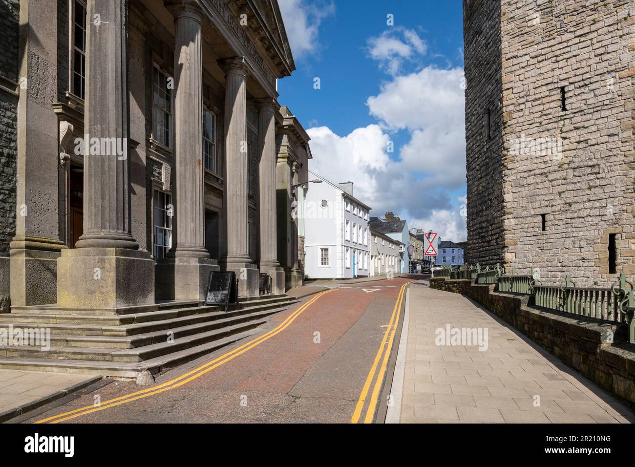 The old courthouse at Castle Ditch, Caernarfon, Gwynedd, North Wales Stock Photo