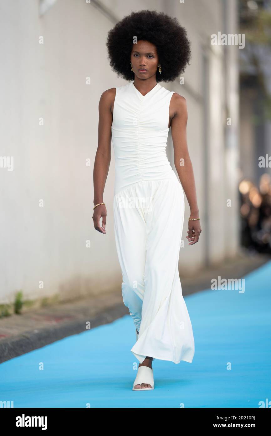 Sydney, Australia. 16th May, 2023. A model walks the runway during the ANNA QUAN show during the Afterpay Australian Fashion Week 2023 at the Ace Hotel on May 16, 2023 in Sydney, Australia Credit: IOIO IMAGES/Alamy Live News Stock Photo
