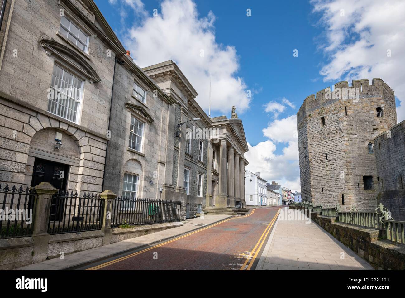 The old courthouse at Castle Ditch, Caernarfon, Gwynedd, North Wales Stock Photo