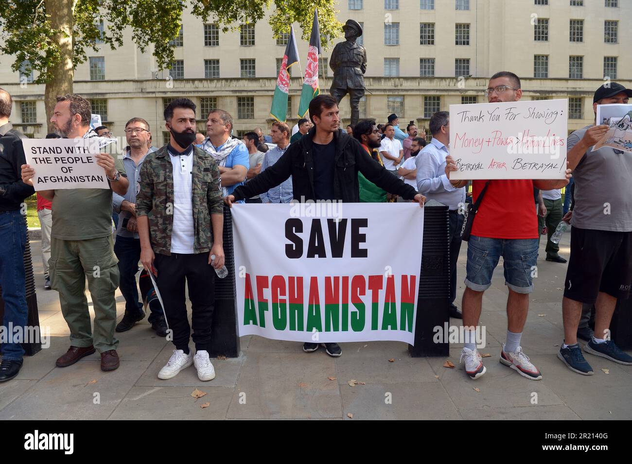 Afghans rally in Whitehall, London to protest against the Taliban ...
