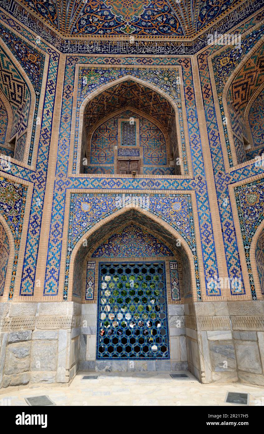 Entrance of the Tilya Kori Madrasah in Samarkand, Uzbekistan Stock ...