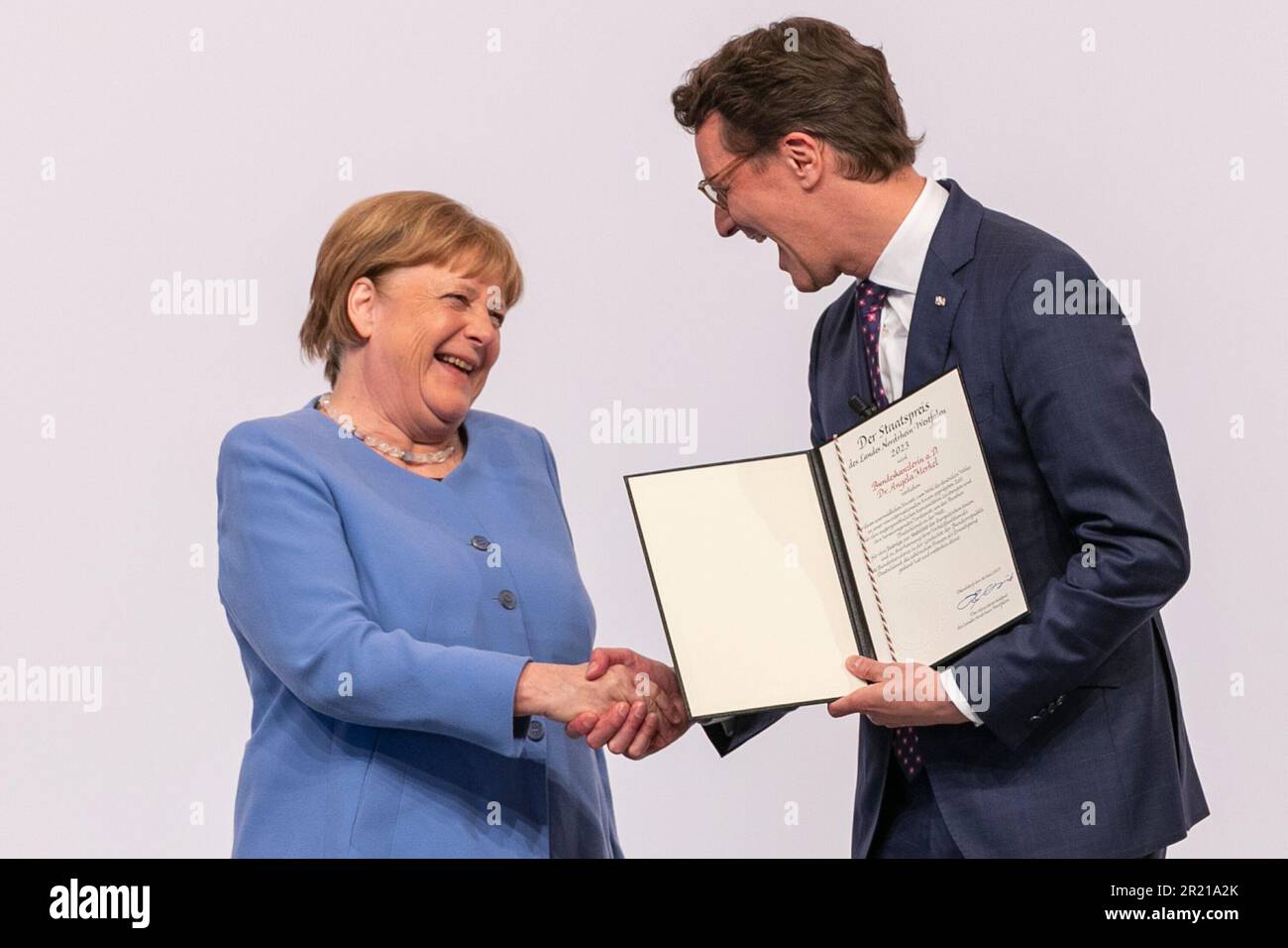 Cologne, Deutschland. 16th May, 2023. dr Angela Merkel (former Chancellor), Hendrik Wuest (Prime Minister North Rhine-Westphalia), Cologne, presentation of the State Prize of the State of North Rhine-Westphalia to former Chancellor Dr. Angela Merkel, May 16, 2023, Flora Cologne. Credit: dpa/Alamy Live News Stock Photo