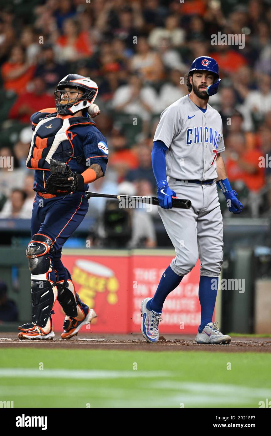 San Francisco Giants Barry Bonds, #25, bumps into Chicago Cubs