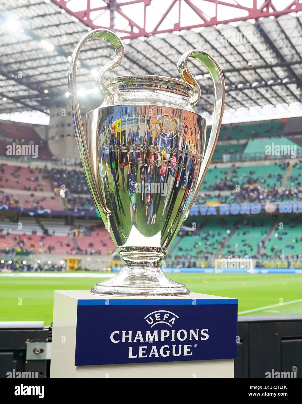 2023-uefa-champions-league-trophy-hi-res-stock-photography-and-images