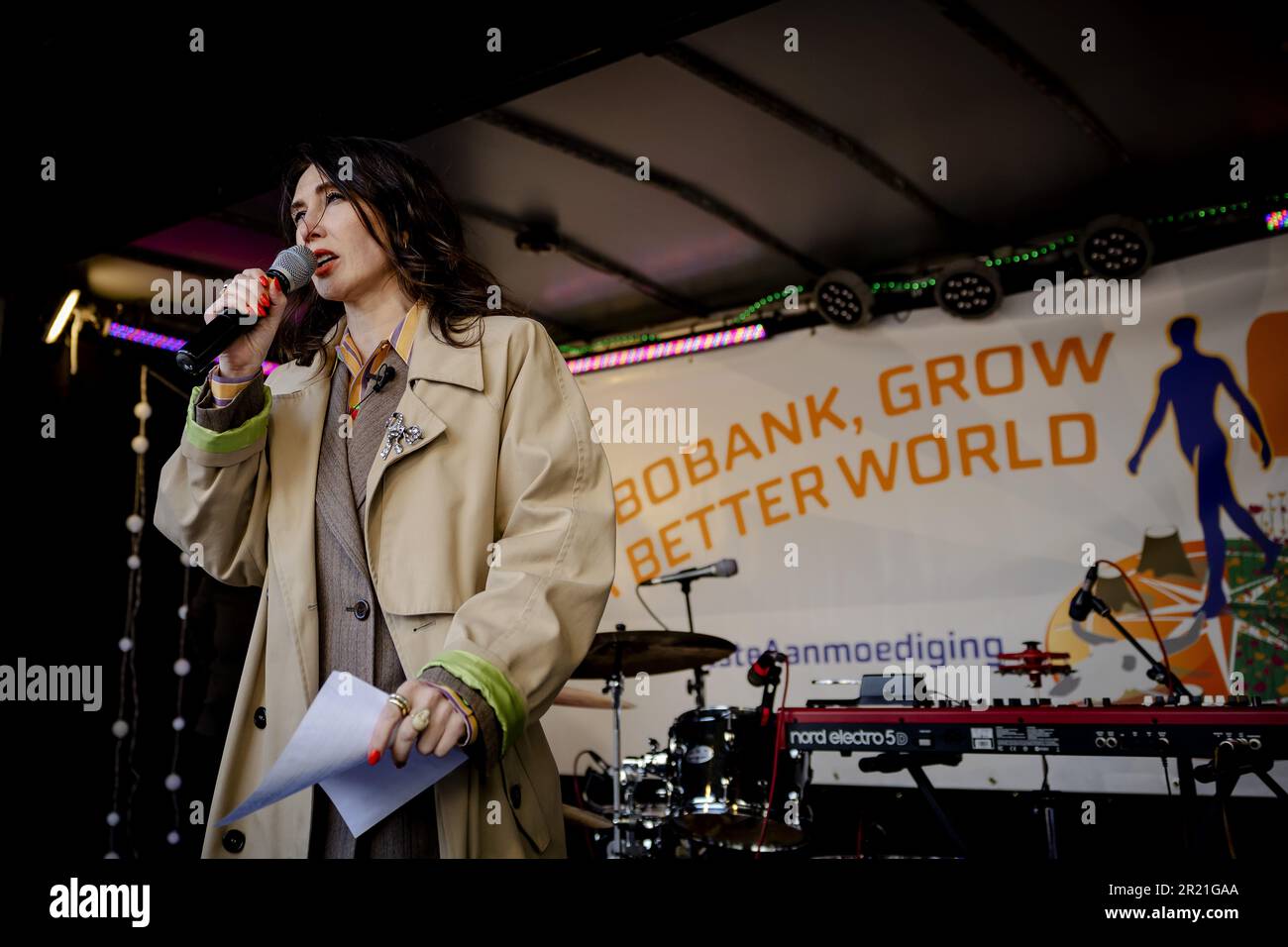 UTRECHT - Actress Carice van Houten is campaigning at the head office