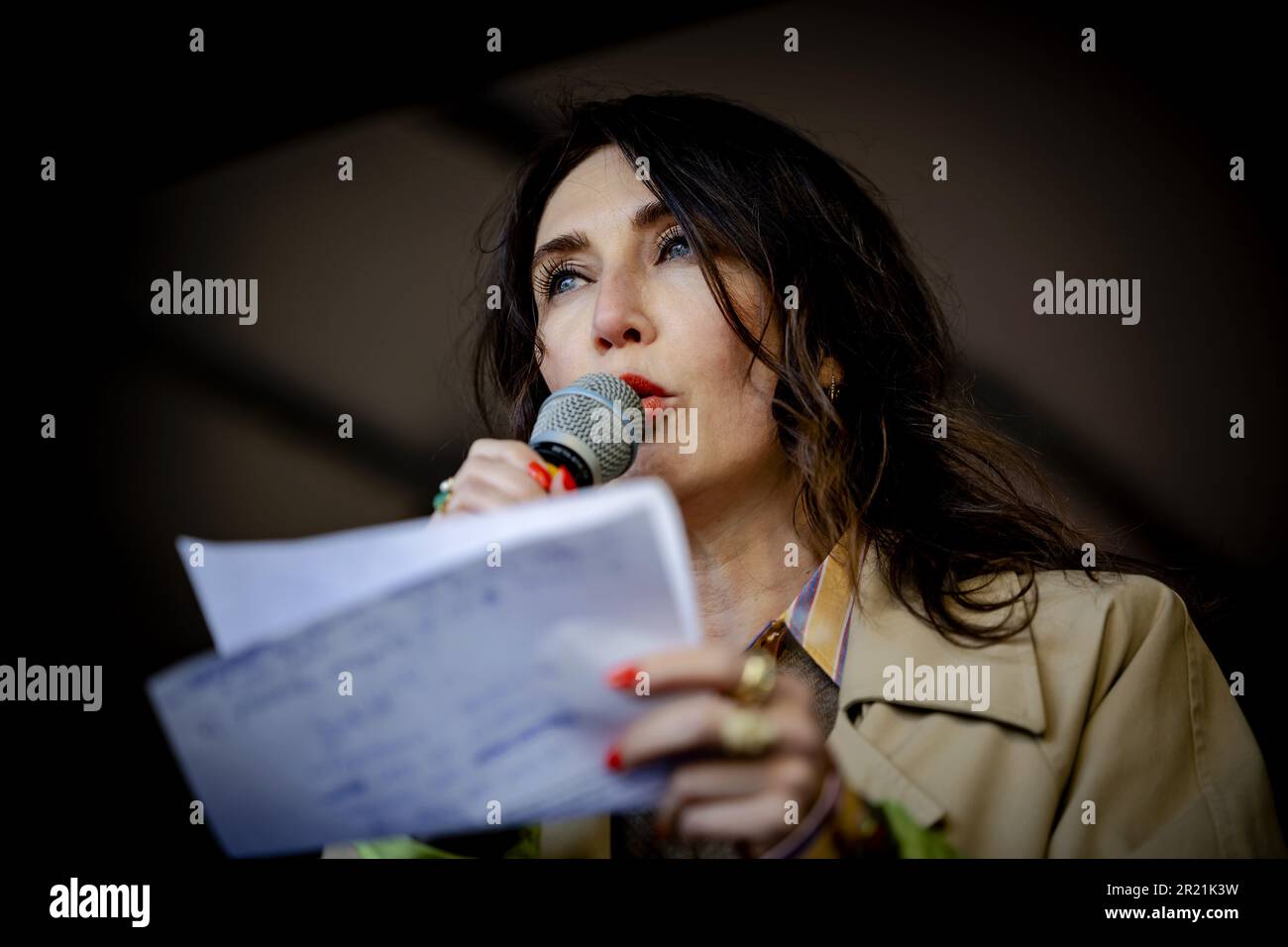 UTRECHT - Actress Carice van Houten is campaigning at the head office
