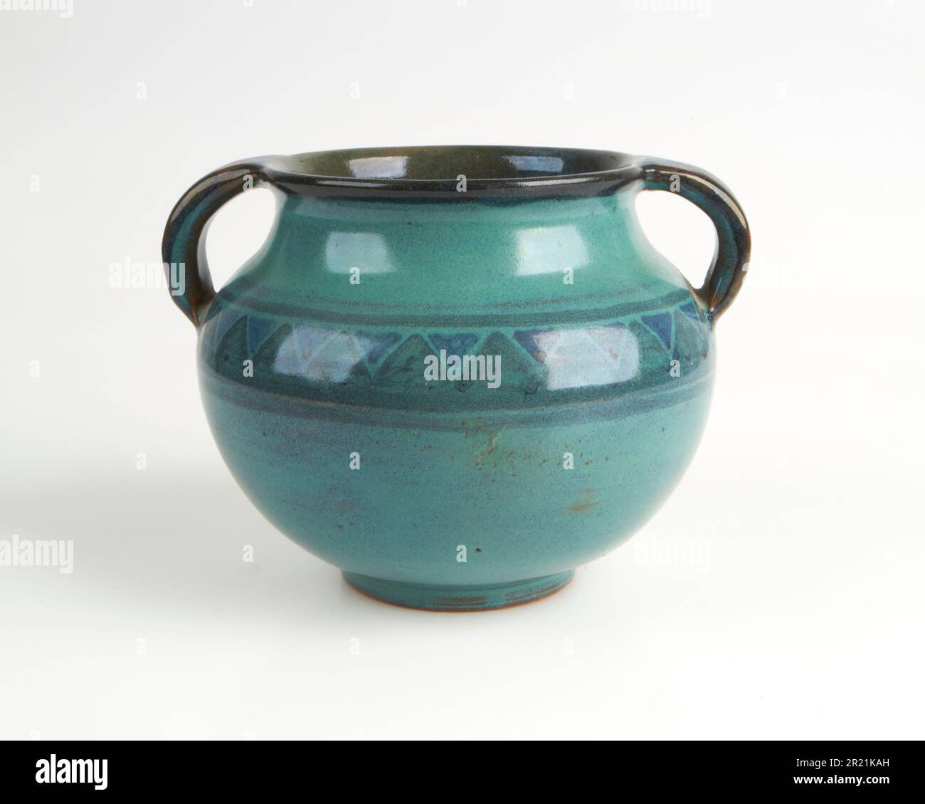 1930s Art Deco Samuel Saunders Isle of Wight pottery vase Stock Photo