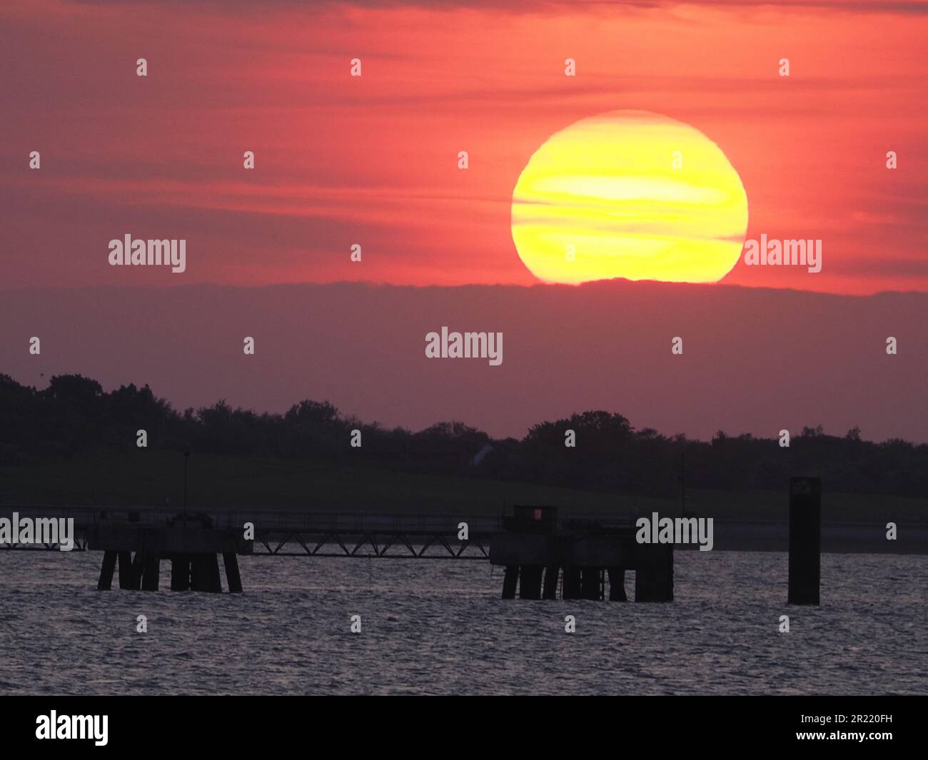 Sheerness, Kent, UK. 16th May, 2023. UK Weather: sunset in Sheerness, Kent. Credit: James Bell/Alamy Live News Stock Photo
