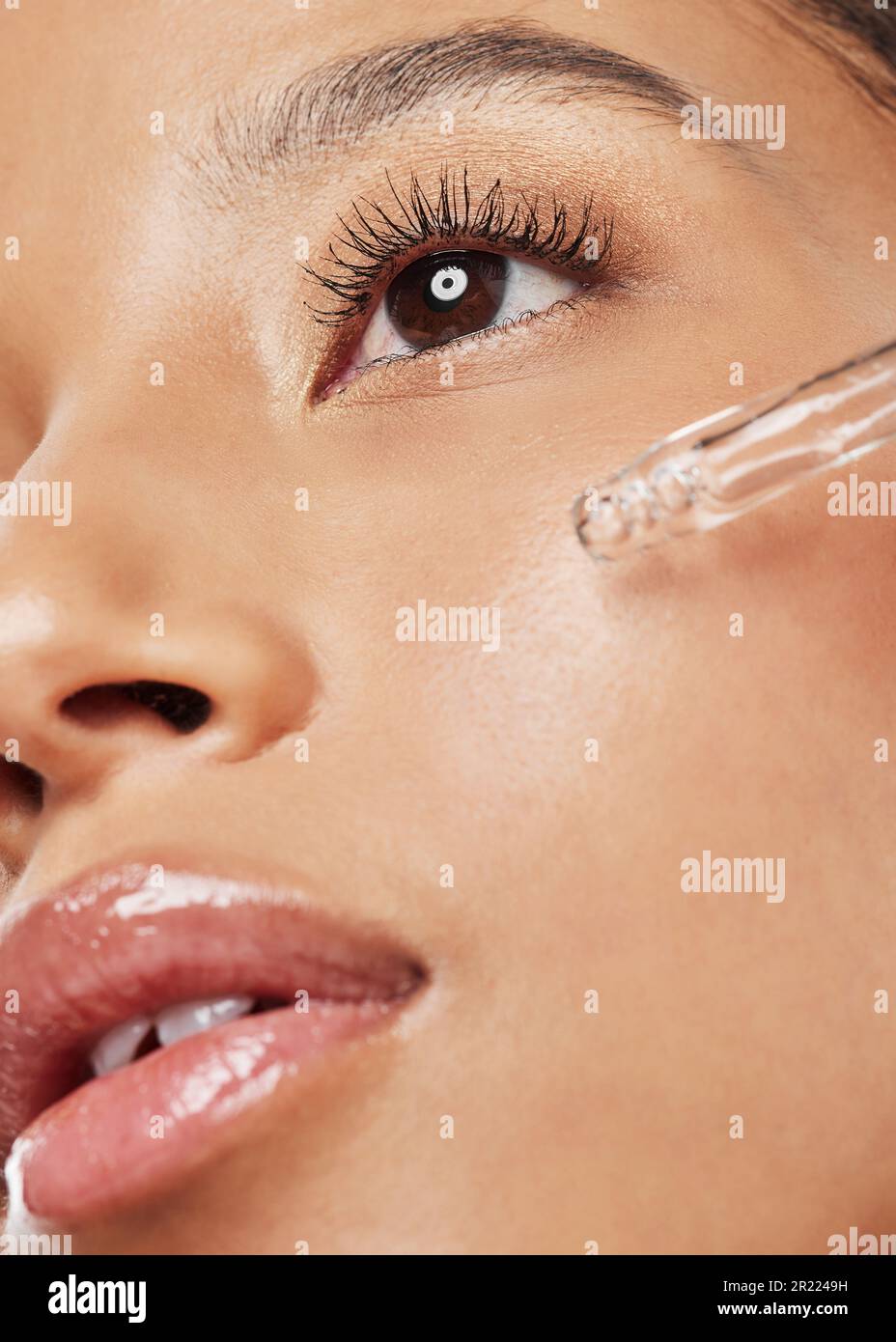 Woman serum face applying hi-res stock photography and images - Alamy