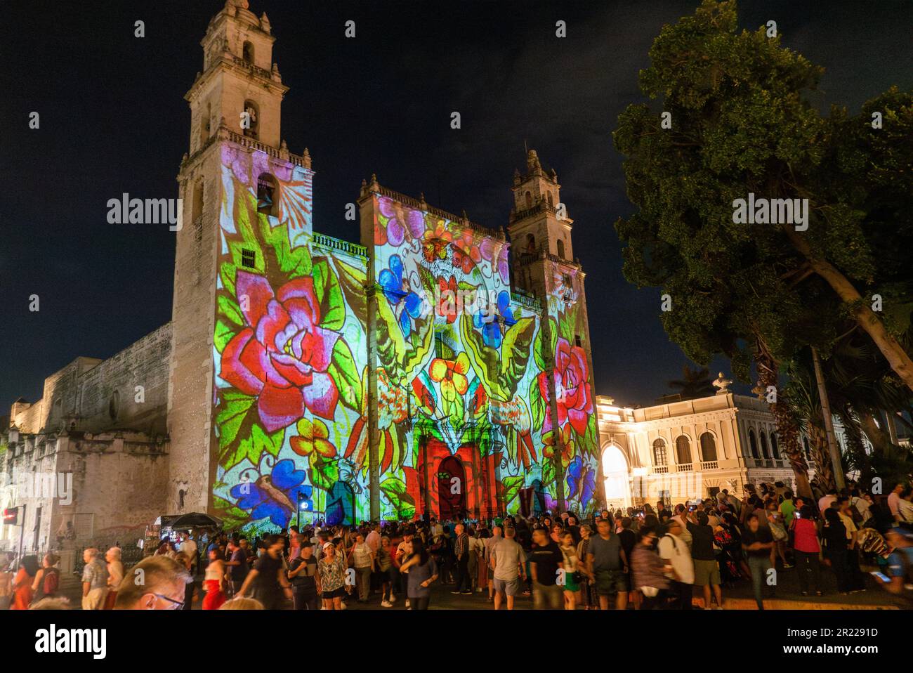Nights of light and sound video - Nights Of Light And Sound Video Mapping Show On The Front Of The Cathedral Of Merida San Ildefonso Yucatan Mexico 2R2291D