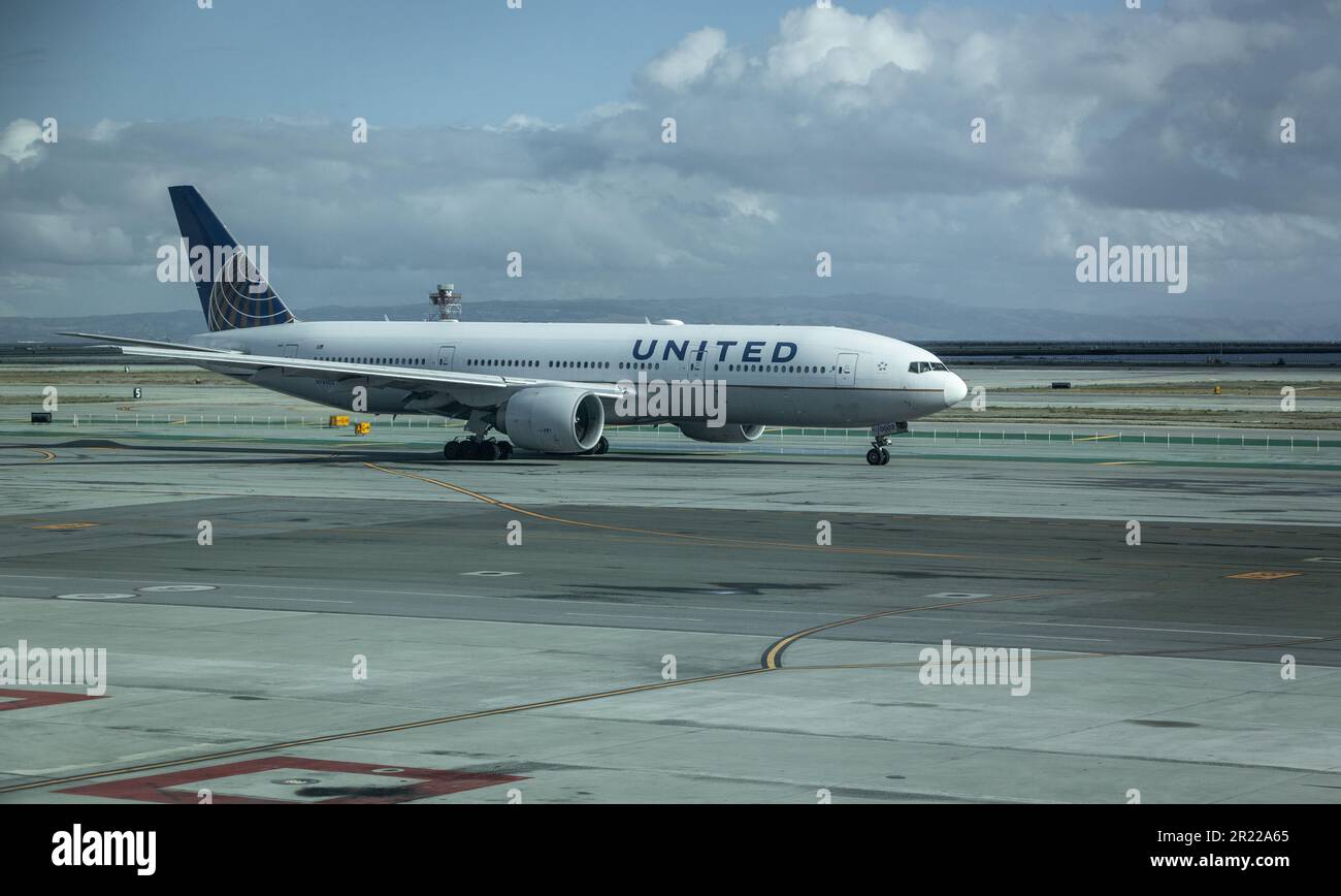 A United Airlines jet ready to take off from the airport runway Stock ...