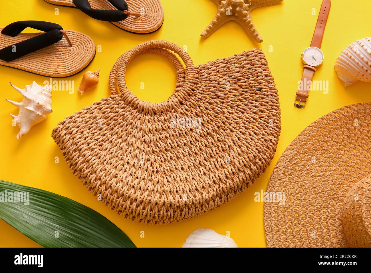 FLIP-FLOPS IN WHITE LAMBSKIN WITH RAFFIA