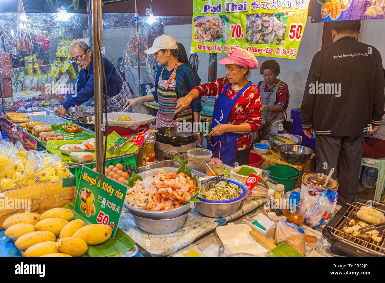 Chiang mai food night market stall hi-res stock photography and images ...
