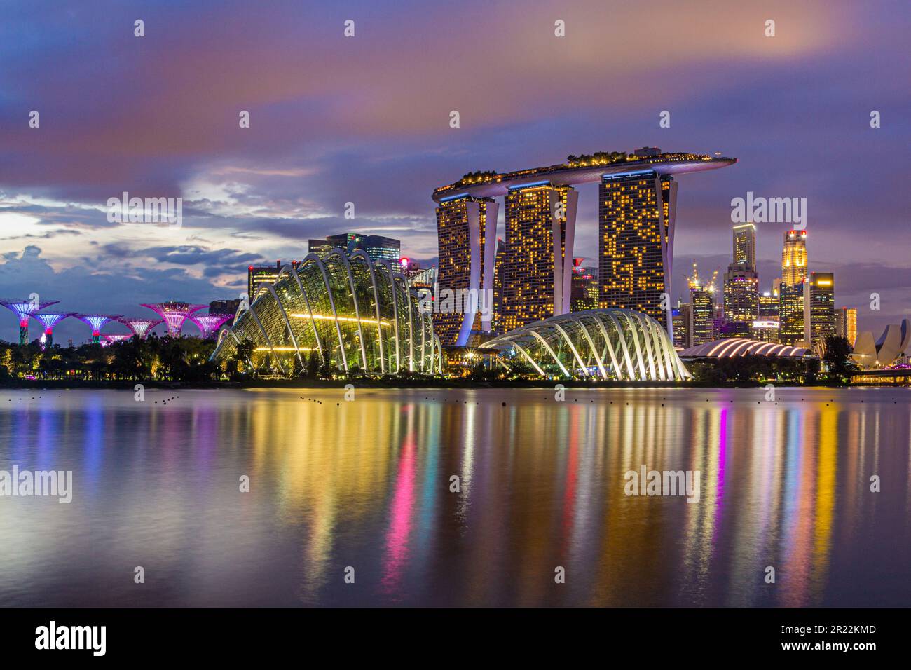 Skyline of Marina Bay in Singapore during the sunset Stock Photo - Alamy