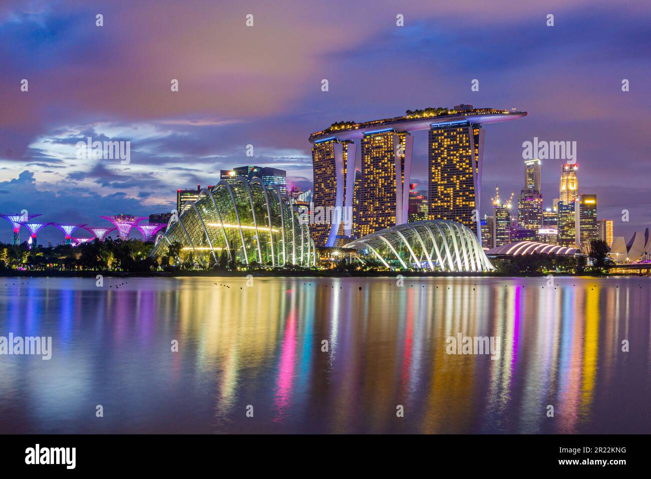 Skyline of Marina Bay in Singapore during the sunset Stock Photo - Alamy