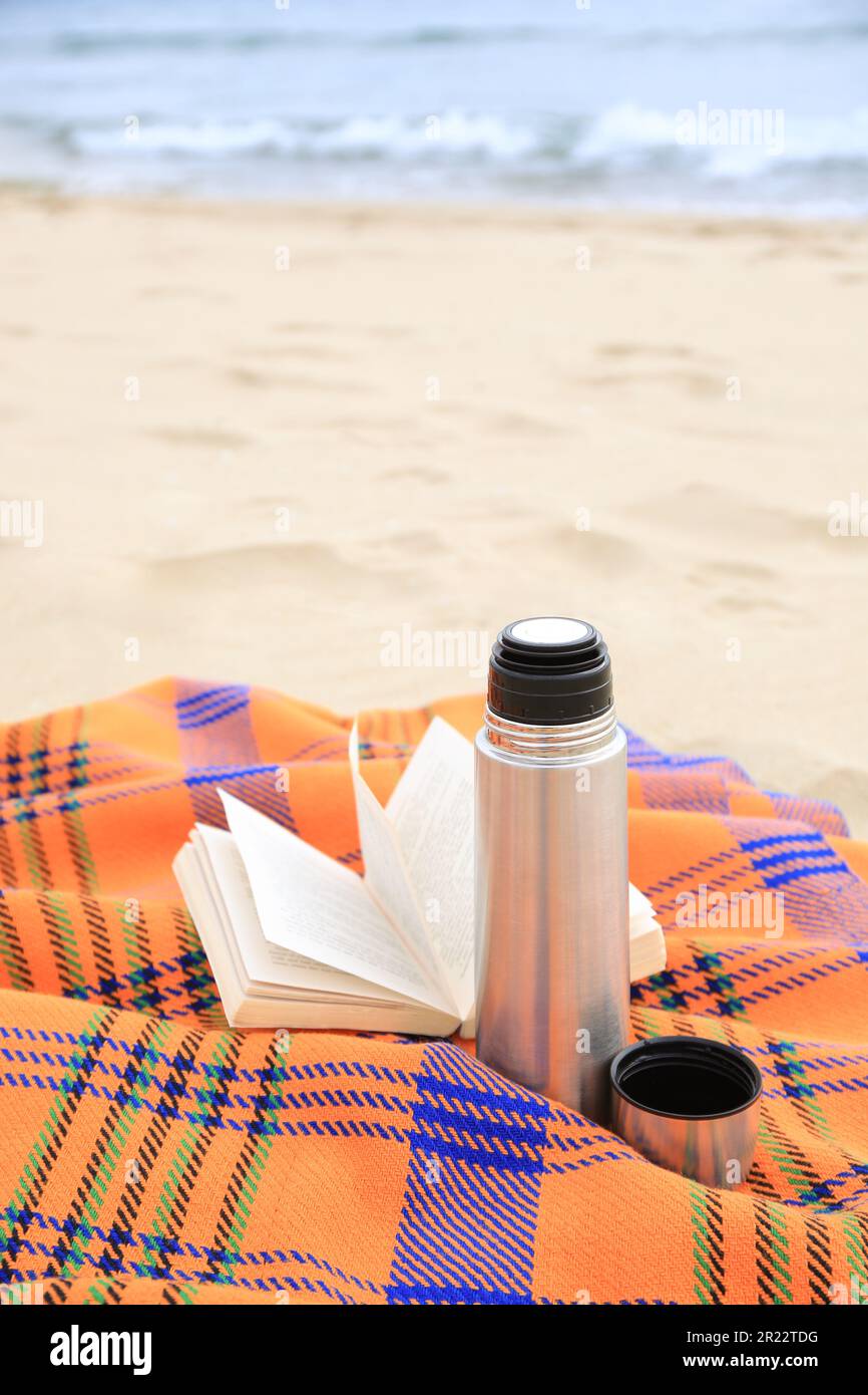 Thermos flask and picnic hi-res stock photography and images - Alamy
