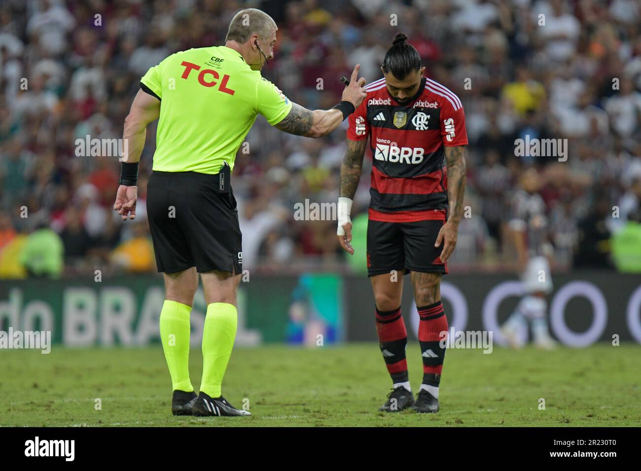 Rio De Janeiro, Brazil. 16th May, 2023. Maracana Stadium Gabriel Barbosa of Flamengo, complains to the referee Anderson Daronco during the match between Fluminense and Flamengo, for the round of 16 of the 2023 Copa do Brasil, at Maracana Stadium, this Tuesday, 16. 30761 (Marcello Dias/SPP) Credit: SPP Sport Press Photo. /Alamy Live News Stock Photo