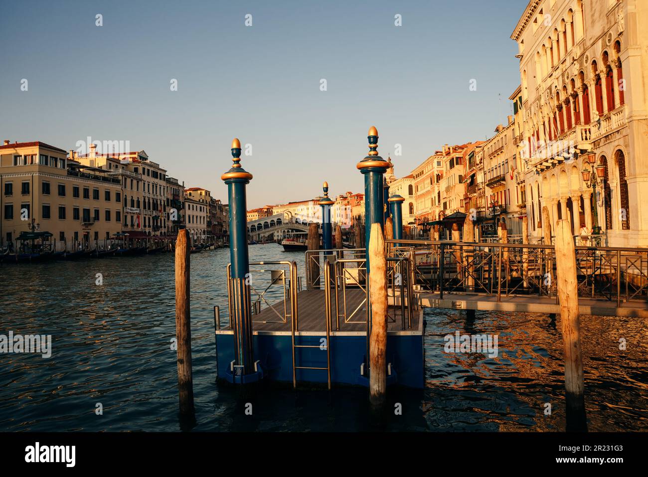 Sunset gondola ride venice hi-res stock photography and images - Alamy