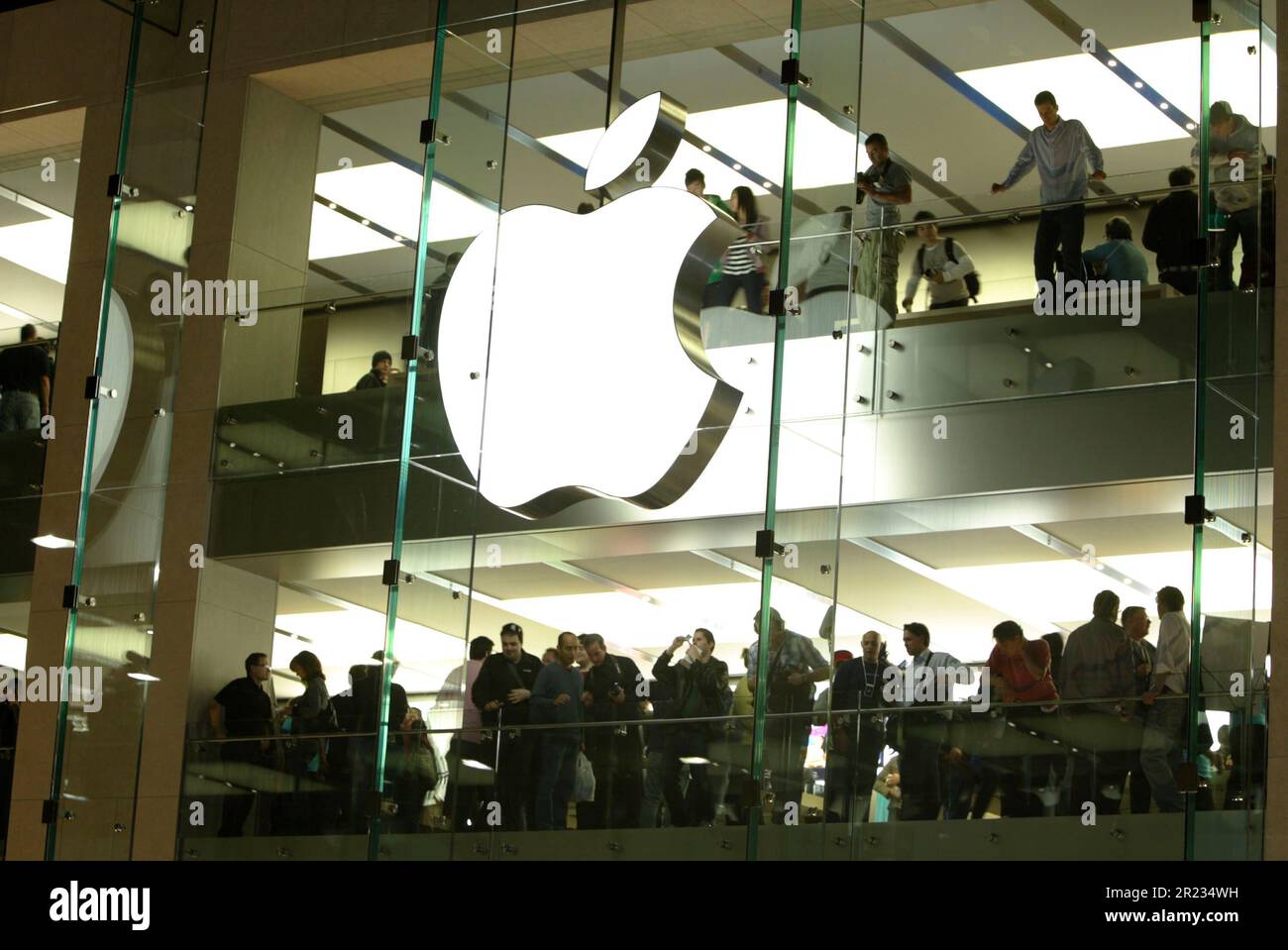 The official opening launch of Australia’s first Apple store, situated on George Street, the main road through the Sydney CBD. Some consumers had stood in line for more than 24 hours to be among the first to visit the new store. Sydney, Australia, 19 June 2008. Stock Photo