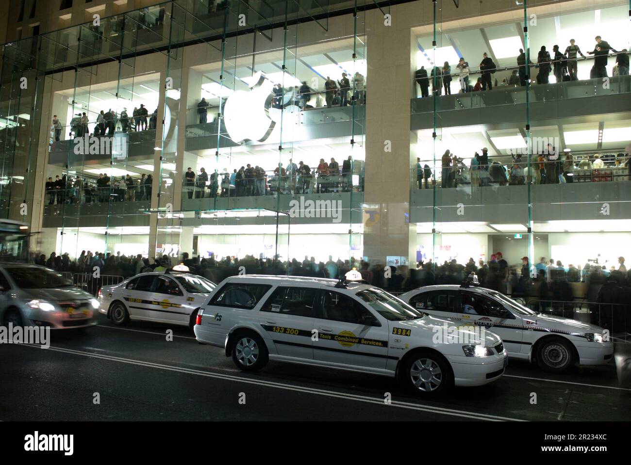 The official opening launch of Australia’s first Apple store, situated on George Street, the main road through the Sydney CBD. Some consumers had stood in line for more than 24 hours to be among the first to visit the new store. Sydney, Australia, 19 June 2008. Stock Photo