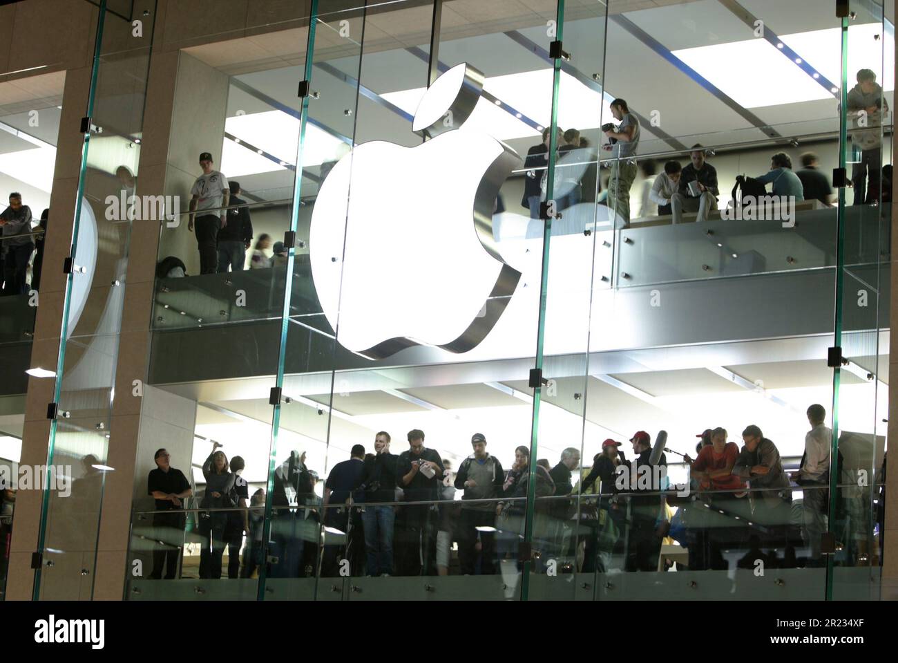 The official opening launch of Australia’s first Apple store, situated on George Street, the main road through the Sydney CBD. Some consumers had stood in line for more than 24 hours to be among the first to visit the new store. Sydney, Australia, 19 June 2008. Stock Photo