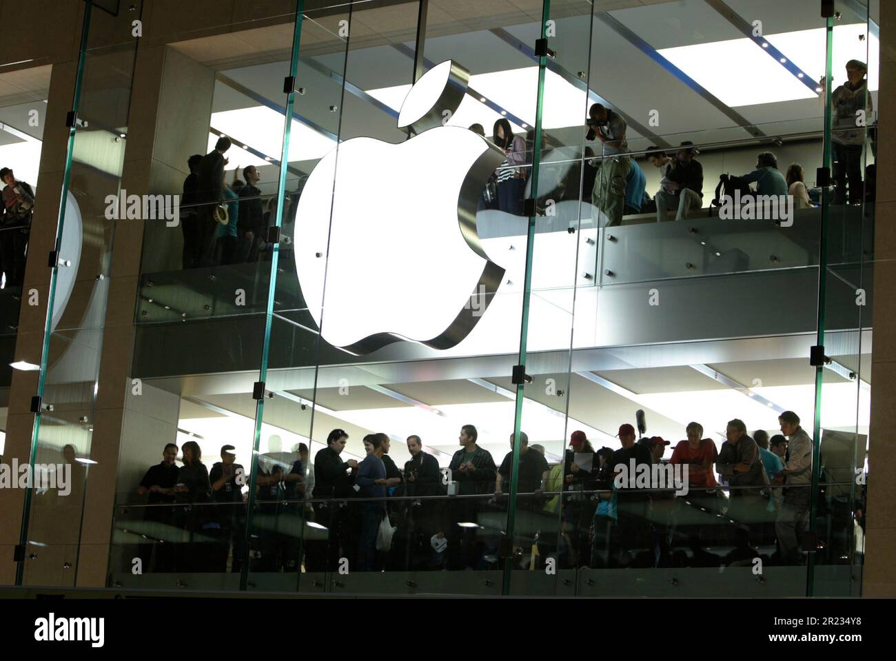 The official opening launch of Australia’s first Apple store, situated on George Street, the main road through the Sydney CBD. Some consumers had stood in line for more than 24 hours to be among the first to visit the new store. Sydney, Australia, 19 June 2008. Stock Photo